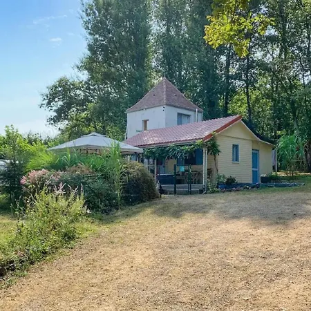 Pet Friendly In With Private Swimming Pool, Be Inside Or Outside